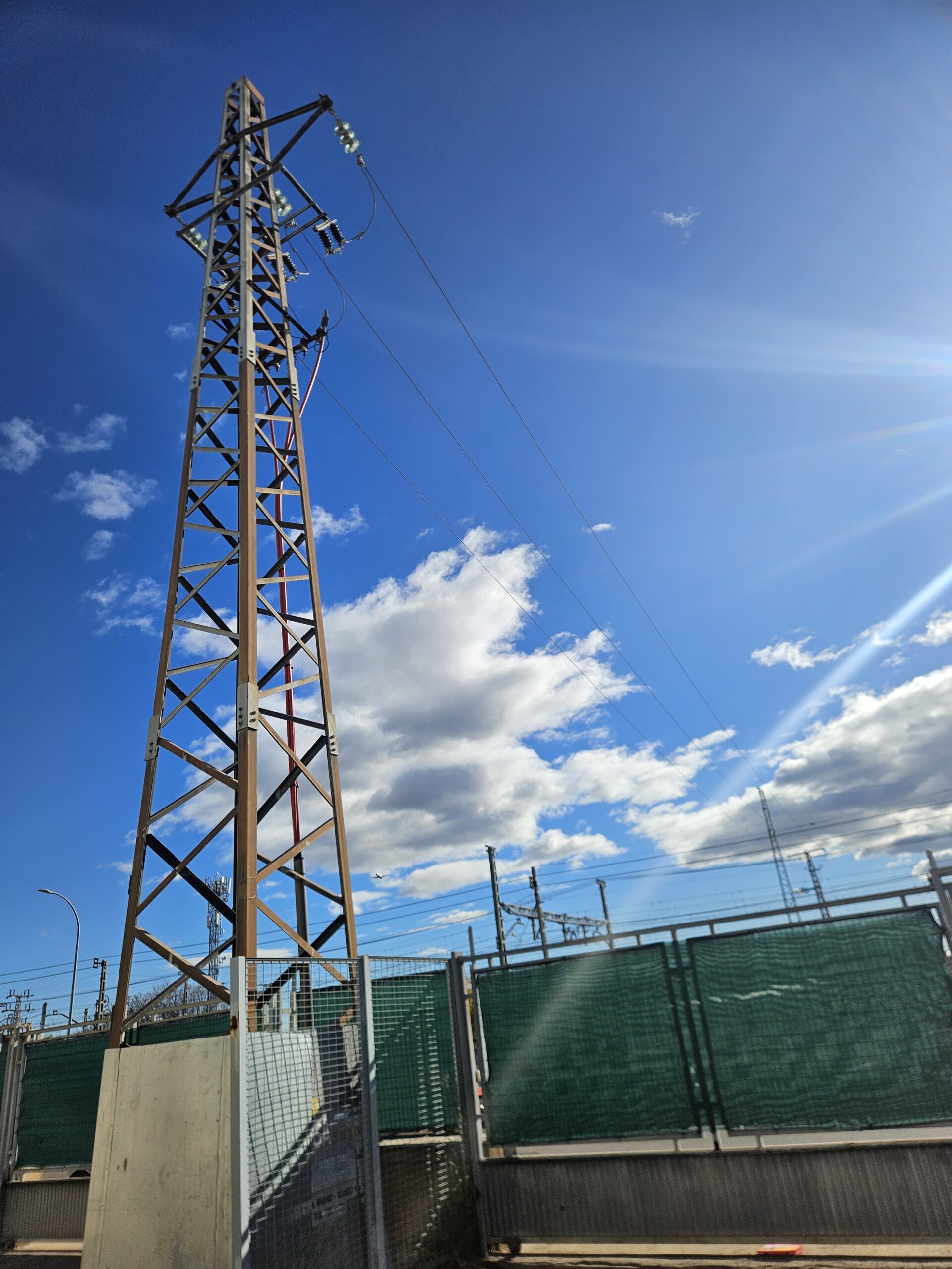 Oficina técnica de ingeniería en Madrid especializada en electricidad y licencias
